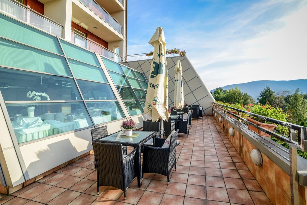 Hotel Belweder Ustroń Esterno foto Terrace of the hotel