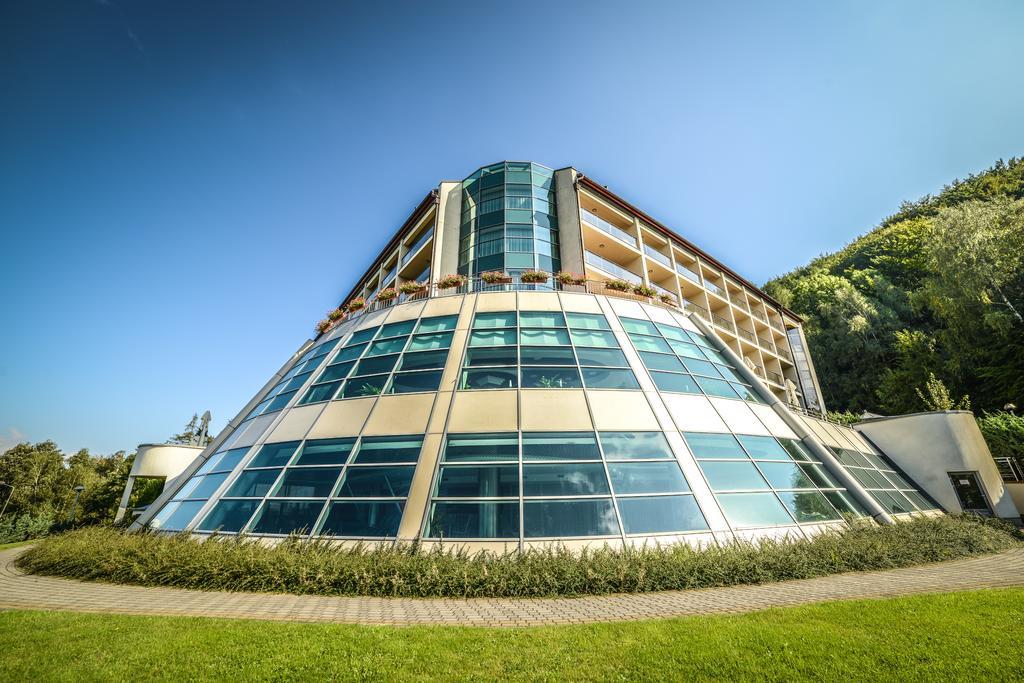 Hotel Belweder Ustroń Esterno foto The main building of the University of Novi Sad