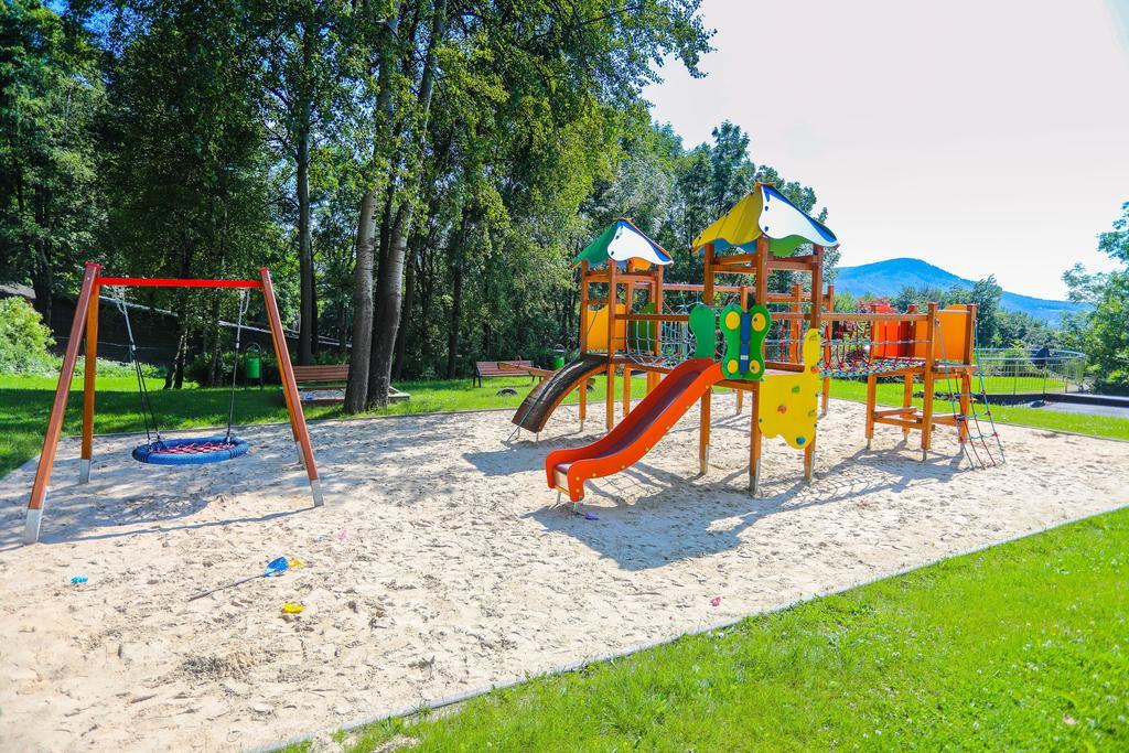 Hotel Belweder Ustroń Esterno foto Playground in the village
