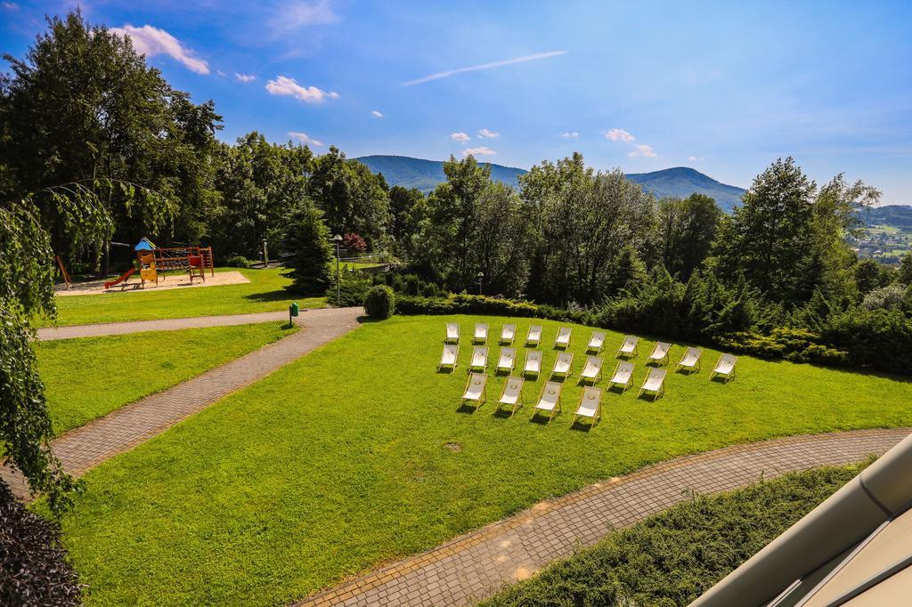 Hotel Belweder Ustroń Esterno foto The memorial site