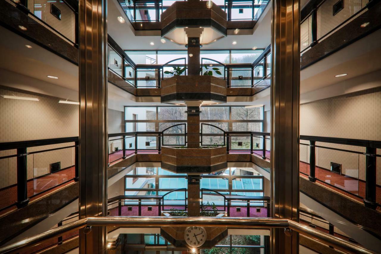 Hotel Belweder Ustroń Esterno foto Interior of the hotel